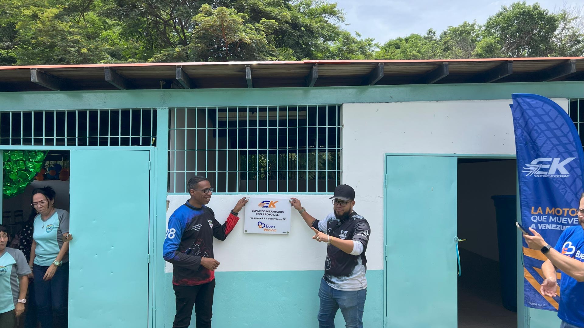 Buen Vecino restauró Instituto Argelia Laya en Charallave