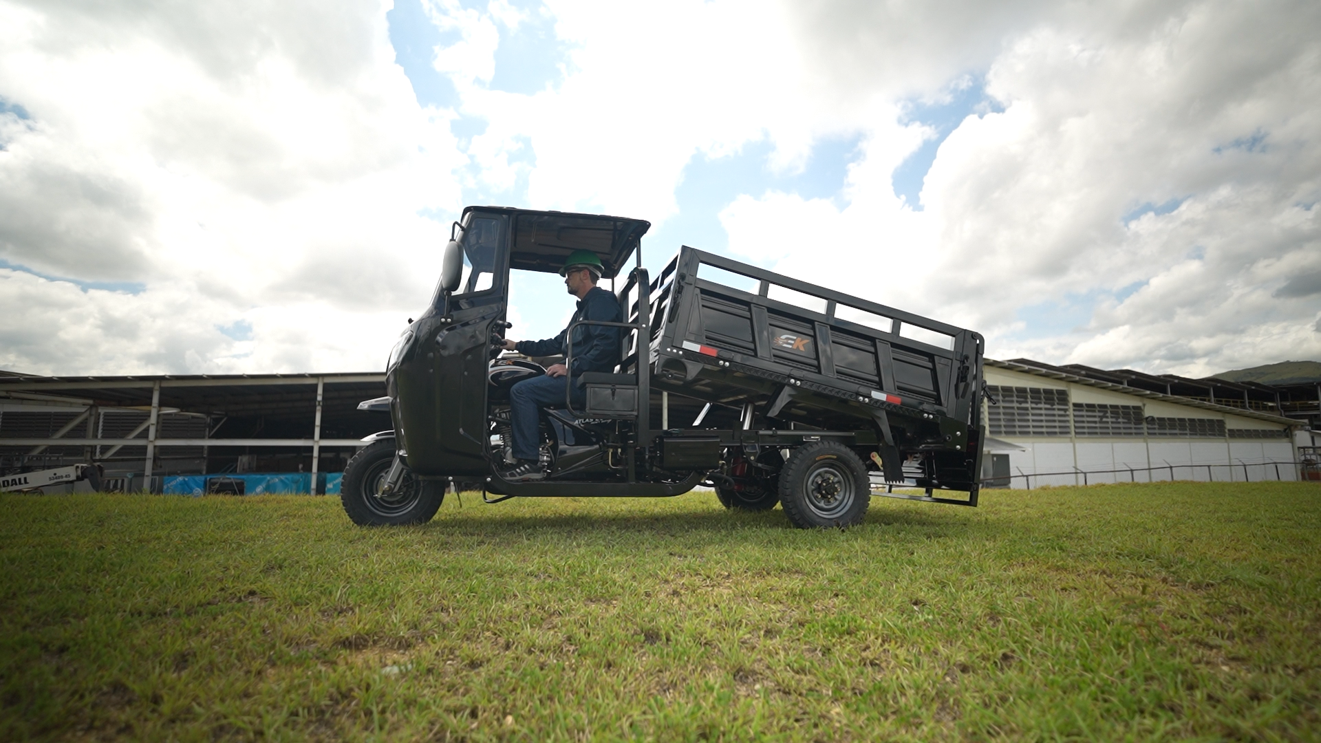 Empire Keeway presenta el nuevo Atlas HD que tiene cabina y carga una tonelada