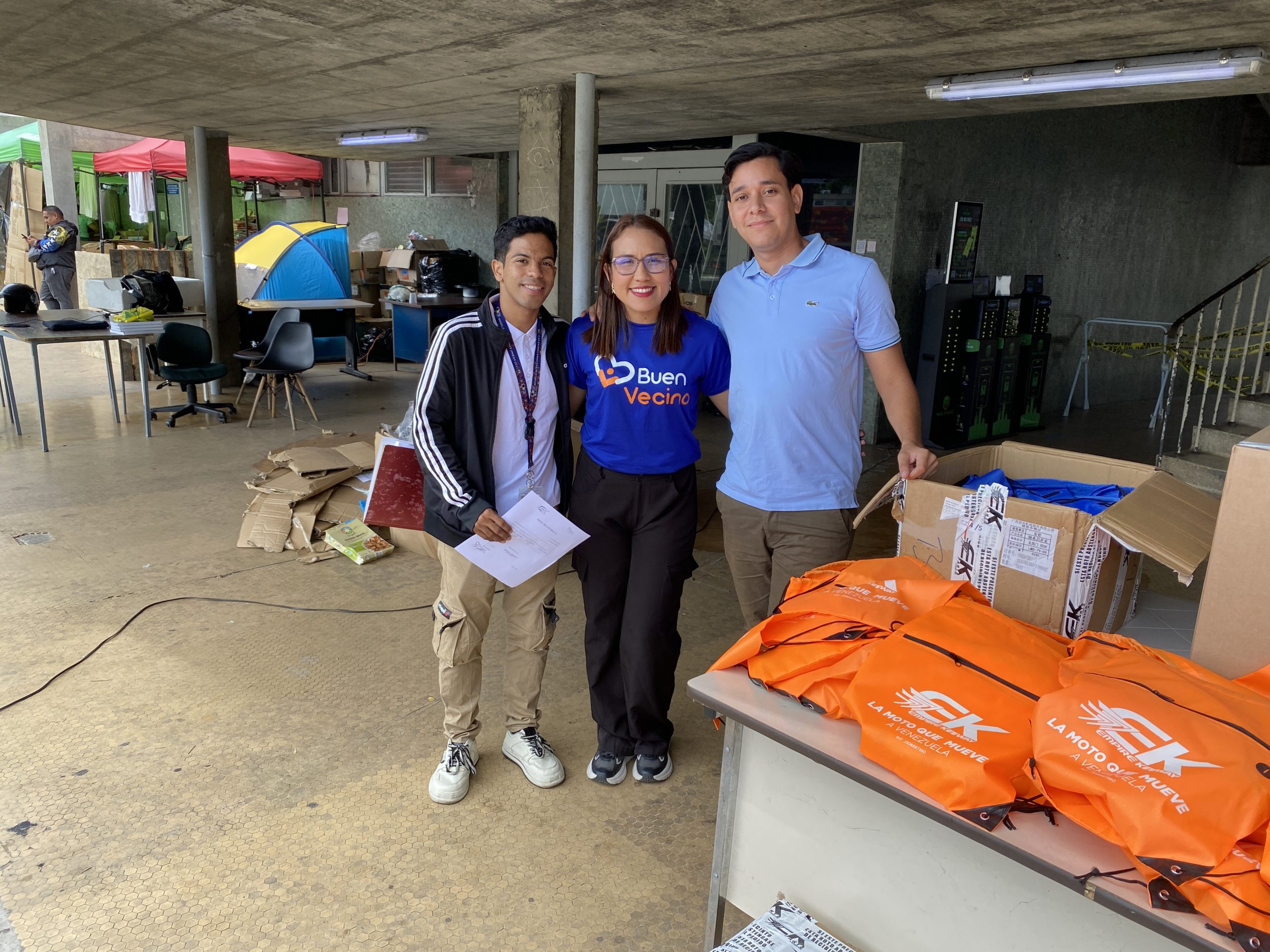 Buen Vecino de EK lleva esperanza a estudiantes de la UCV tras el terremoto